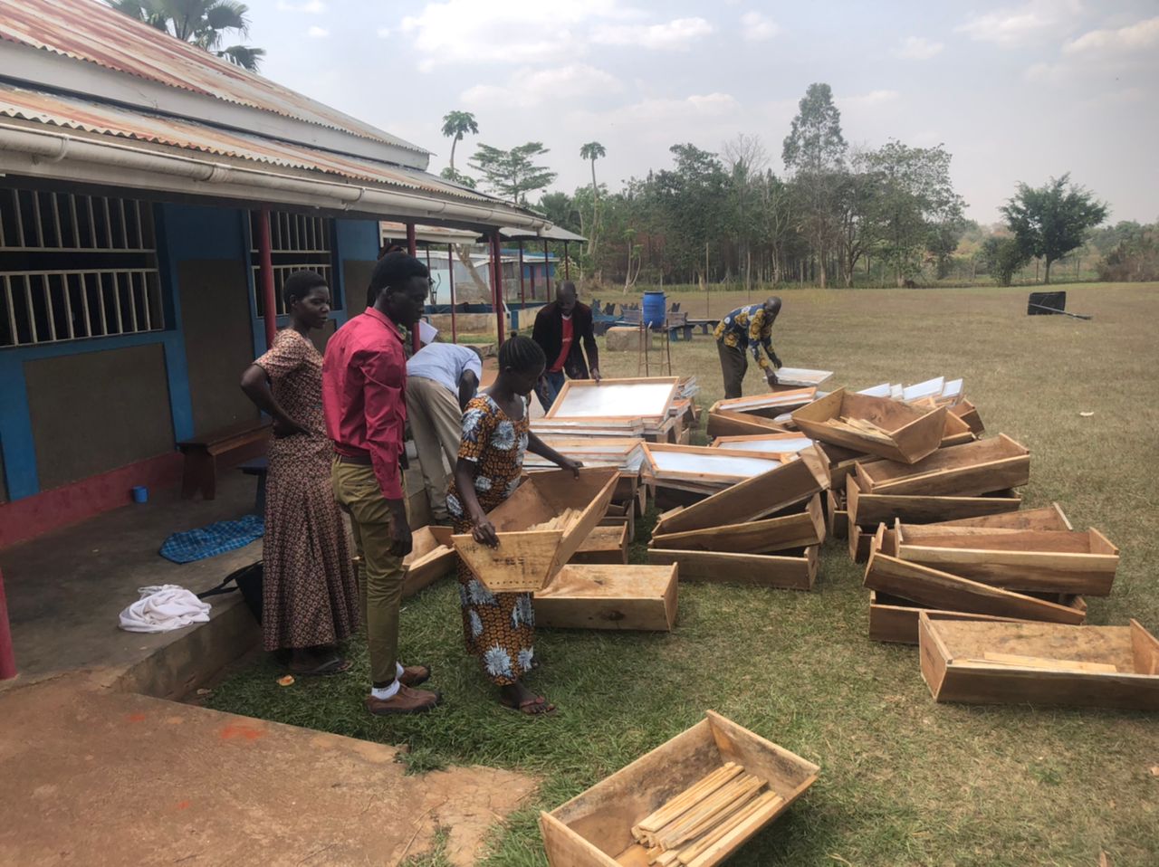 Group unloads beekeeping boxes